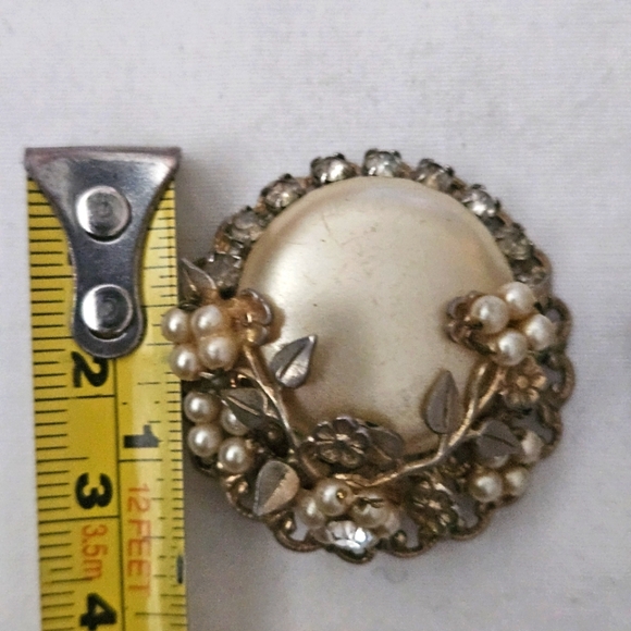 Vintage Estate Baroque Faux Pearl Gold Tone Leaves Rhinestones Plug Earrings - Picture 8 of 10